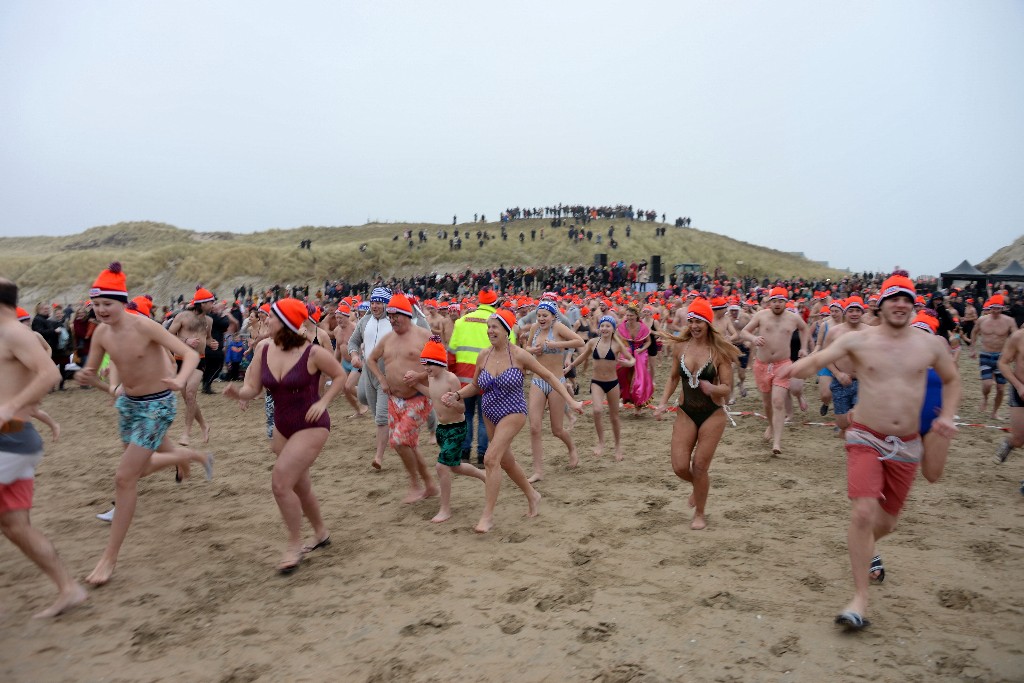 ../Images/Nieuwjaarsduik Nederzandt 2020 037.jpg